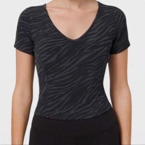 TopsLululemon align short-sleeve cropped zebra print grey black top size 8